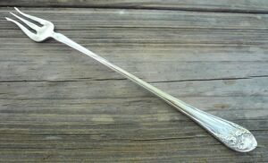 Oneida Community Fleur De Luce Long Handle Pickle Fork 8 1/4" Silverplate